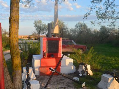 Братская могила советских воинов, погибших в боях с фашистскими захватчиками