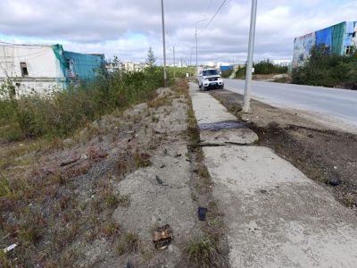 В Айхале 39-летний водитель получил травмы, врезавшись в столб