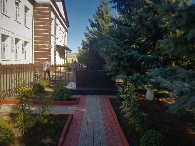 Братская могила воинов, павших при обороне села Экажево от белогвардейцев в 1919 г.