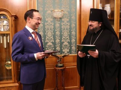 Главу Якутии Айсена Николаева наградили орденом Александра Невского