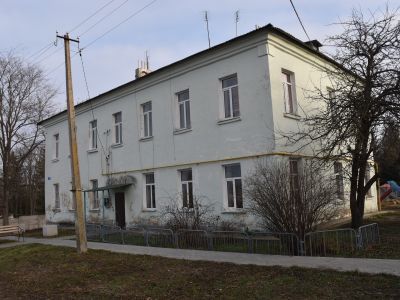 Дом, где жил и работал в марте-мае 1934 года известный писатель А.П.Гайдар, а в 1935 году - советский писатель Ф.И.Панферов