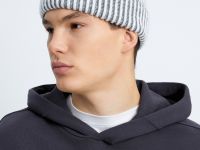 Вязаная шапка из коллаборации с maneken
