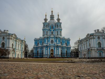 Билеты на Ансамбль Смольного монастыря с посещением сада (Небо на земле. Ансамбль Смольного монастыря (+ сад Смольного)) / Экскурсия | Афиша | ИнфоТаймс