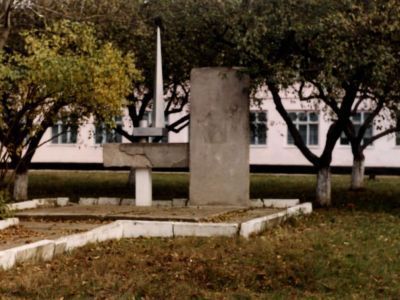 Братская могила красноармейцев, погибших за власть Советов в годы гражданской войны