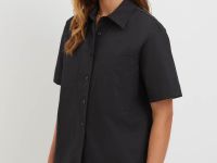 Рубашка с коротким рукавом и нагрудными карманами