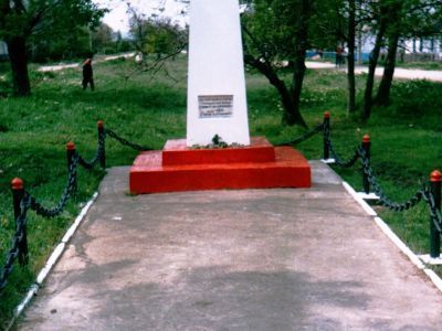 Памятник на месте расстрела партизан гражданской войны