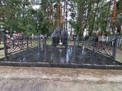 Братская могила советских воинов, умерших от ран