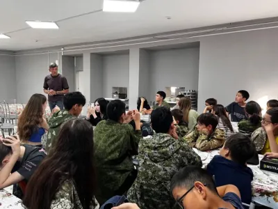 Ветеран СВО провел лекцию в детском лагере Якутска в рамках акции «Служу Отечеству»