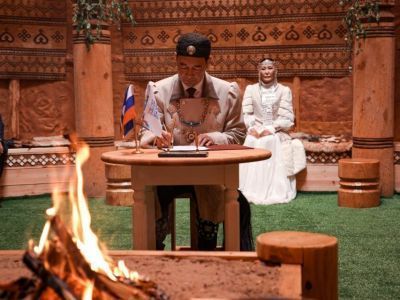 Ежемесячные стипендии для олонхосутов, запевал осуохая и кузнецов учредили в Якутии