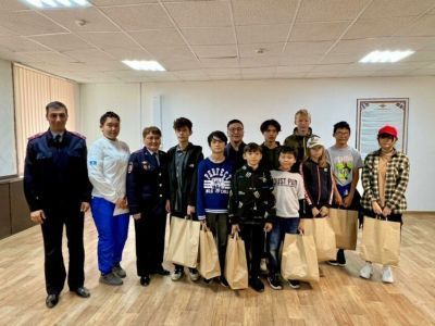 Министр спорта Якутии принял участие в акции «Собери ребенка в школу»