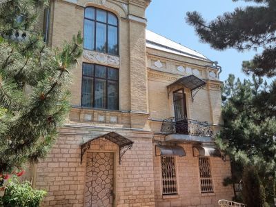 Дача учителя Цетнаровича, архитектор Э.Б. Ходжаев