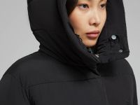 Утепленное пальто с капюшоном