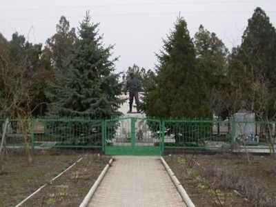 Братские могилы советских  воинов