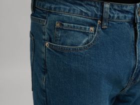 Джинсы прилегающего кроя