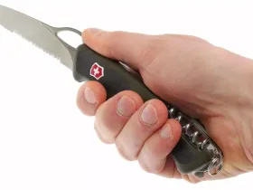 Многофункциональный складной нож Victorinox, сталь X55CrMo14, рукоять нейлон/эластомер, черно-зеленый