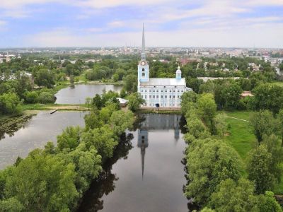 На месте фабрики парк (Петропавловский парк (1-й пруд))