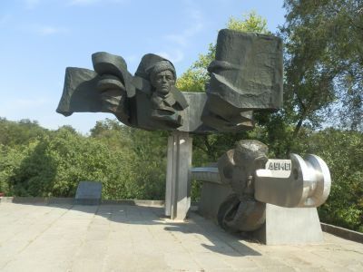 Памятник Б.М.Думенко