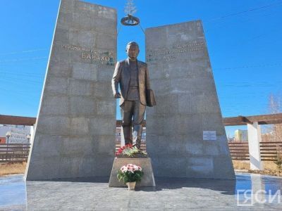 Общественность Якутии почтила память одного из основателей республики Исидора Барахова