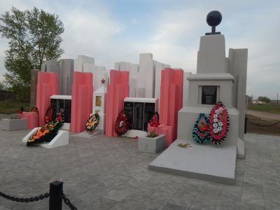 Братская могила погибших партизан