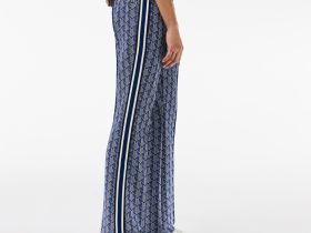 Женские расклешенные спортивные брюки Lacoste с монограммой