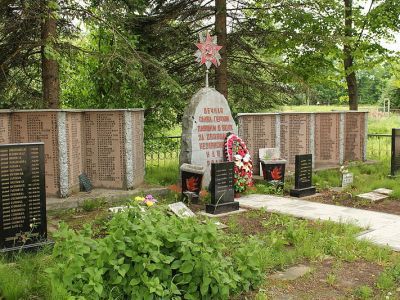 Братская могила воинов Советской Армии, погибших в 1944 г.