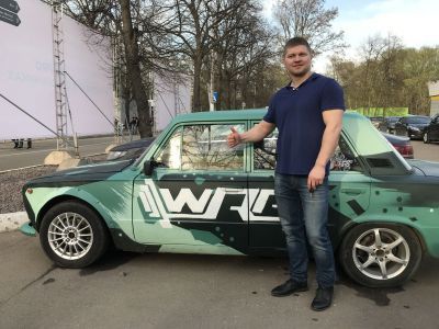 Мас-рестлер из Москвы выиграл а-ав-фта-ма-би-иль!!!