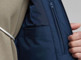 Утепленная куртка с капюшоном