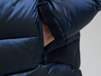 Удлиненный пуховик полуприлегающего силуэта