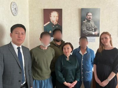 Делегация из Якутии навестила раненых земляков в госпитале Хабаровска