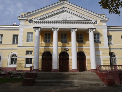 Здание, построенное в 1915-1925 гг. по проекту архитекторов В.А.Веснина и П.П.Малиновского