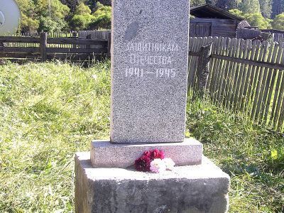 Братская могила партизан