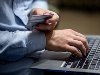 Аферисты, прикрываясь известной компанией, выманили у жителя Якутска 1,3 млн рублей