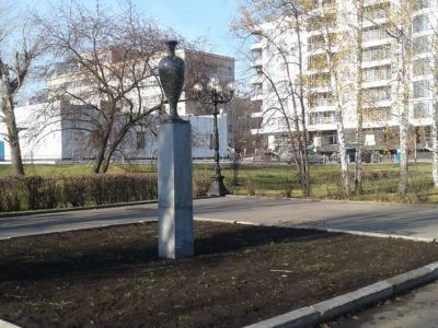 Колыванская ваза в честь 250-летия г. Барнаула на пр. Ленина. 7 11