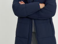 Утепленное стеганое полупальто с капюшоном