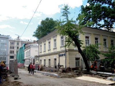 Главный дом, середина XVIII в., 1785-1800 гг., 1860-1870 гг., архитекторы М.Ф.Казаков, К.М.Быковский. Здесь в 1782-1812 гг. жил и работал архитектор М.Ф.Казаков, бывали архитекторы И.В.Еготов, Р.Р.Казаков и другие