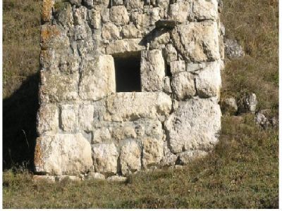 Склеп полуподземный с гладкой фасадной стеной 45