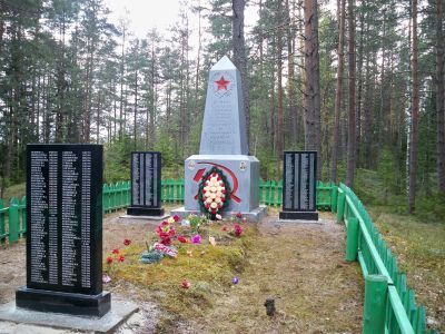 Братская могила советских воинов, погибших в боях с фашистами