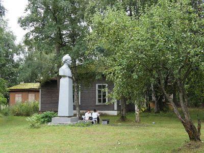 Дом, в котором в 1764-1768 гг. находилось офицерское собрание Суздальского пехотного полка, командиром которого был Суворов Александр Васильевич