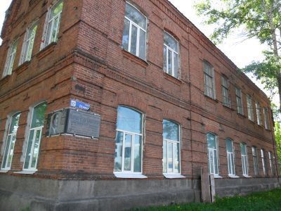 Здание женской гимназии, в котором в 1941-1945 гг. формировались воинские соединения