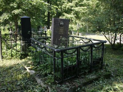 Могила Михалькова Г.И. (1893-1946), революционера, контр-адмирала