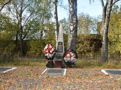 Братская могила летчиков, погибших во время авиакатастрофы в 1943 году