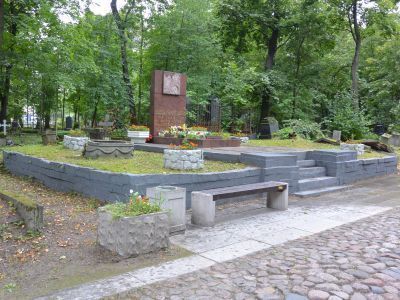 Братская могила детей, погибших при артобстреле 9 мая 1942 г.