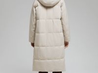 Утепленное стеганое пальто с капюшоном