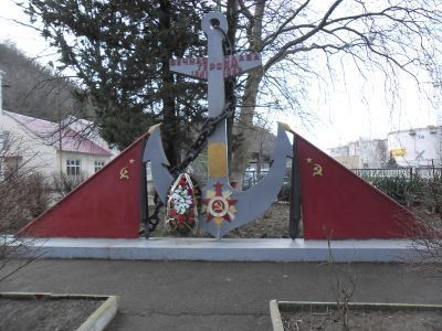 Обелиск учащимся, погибшим в годы Великой Отечественной войны