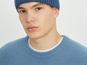 Шапка из шерсти