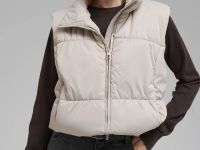 Утепленный жилет с искусственным наполнителем