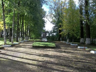 Братская могила советских воинов, погибших в борьбе с фашистами