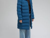 Утепленное пальто с капюшоном