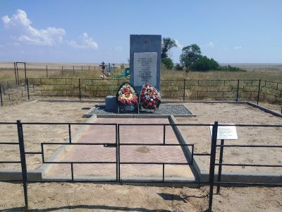 Братская могила советских воинов, погибших в период Сталинградской битвы