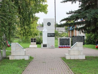 Памятник воинам-землякам, погибшим в годы Великой Отечественной войны (1941-1945 гг.)